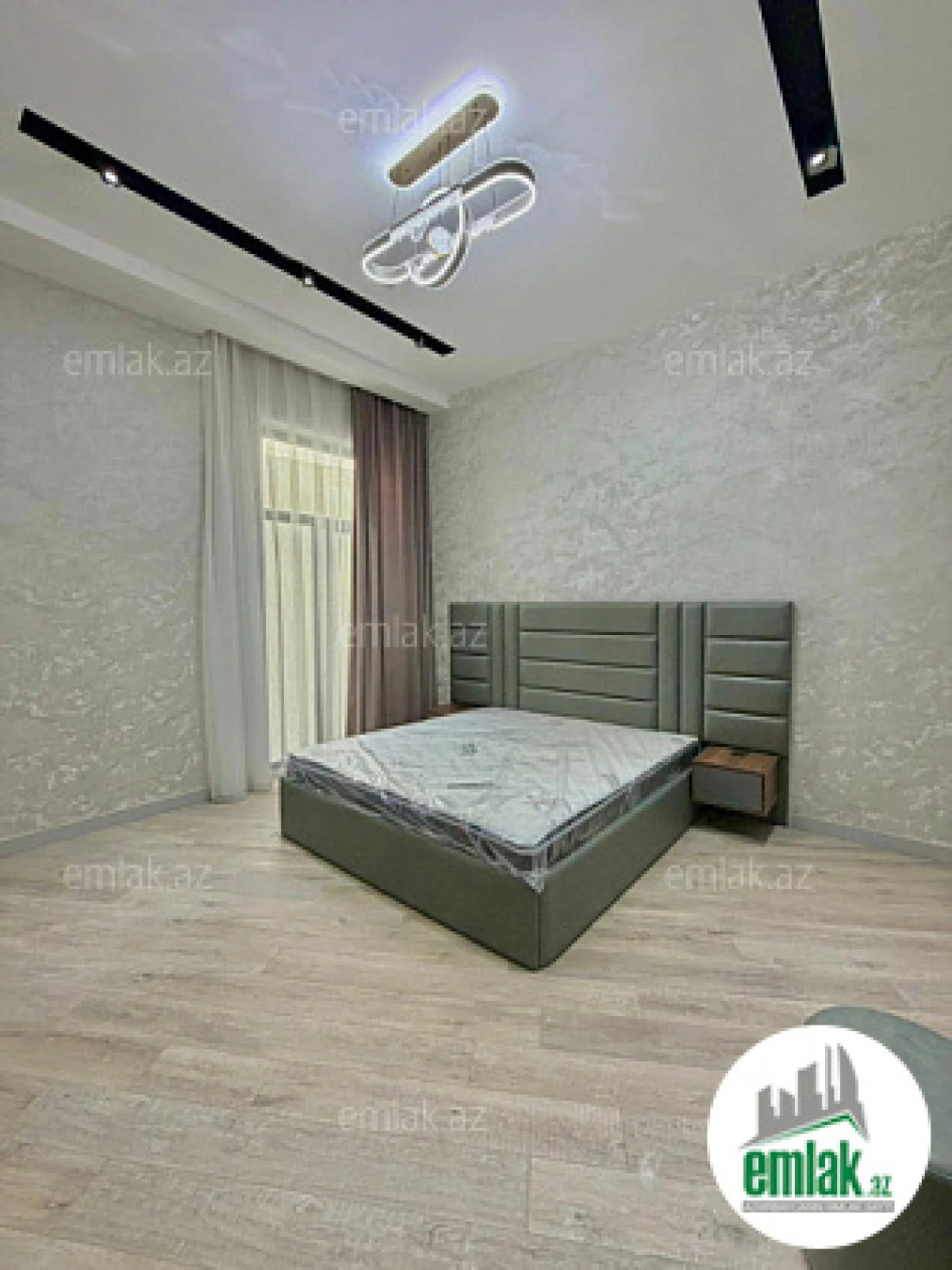 Satılır 4 otaqlı mənzil 170 m²