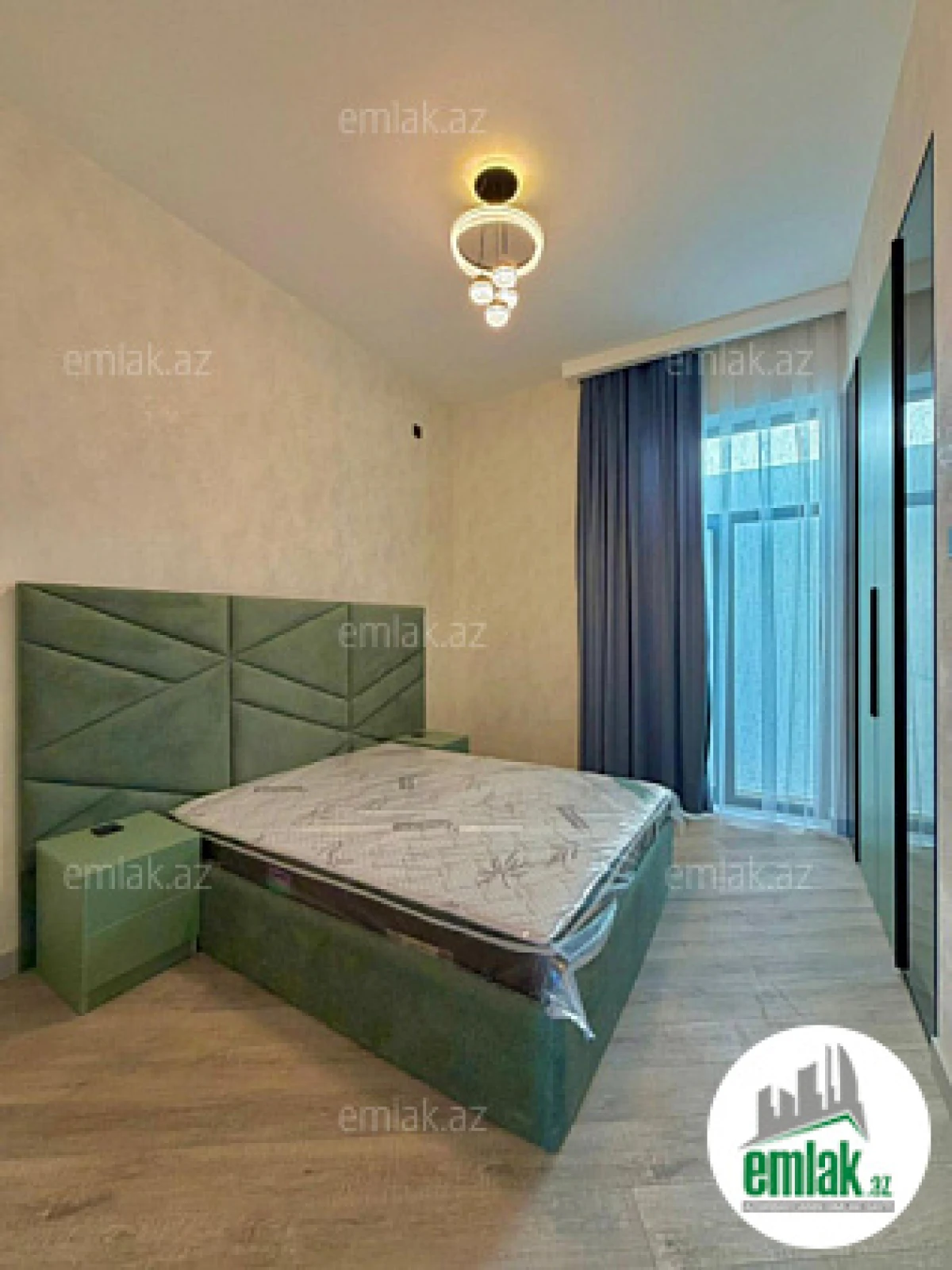 Satılır 4 otaqlı mənzil 170 m²