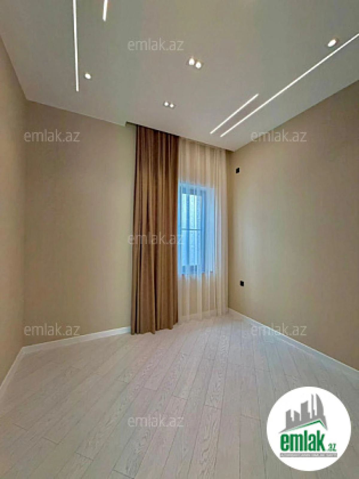 Satılır 4 otaqlı mənzil 170 m²