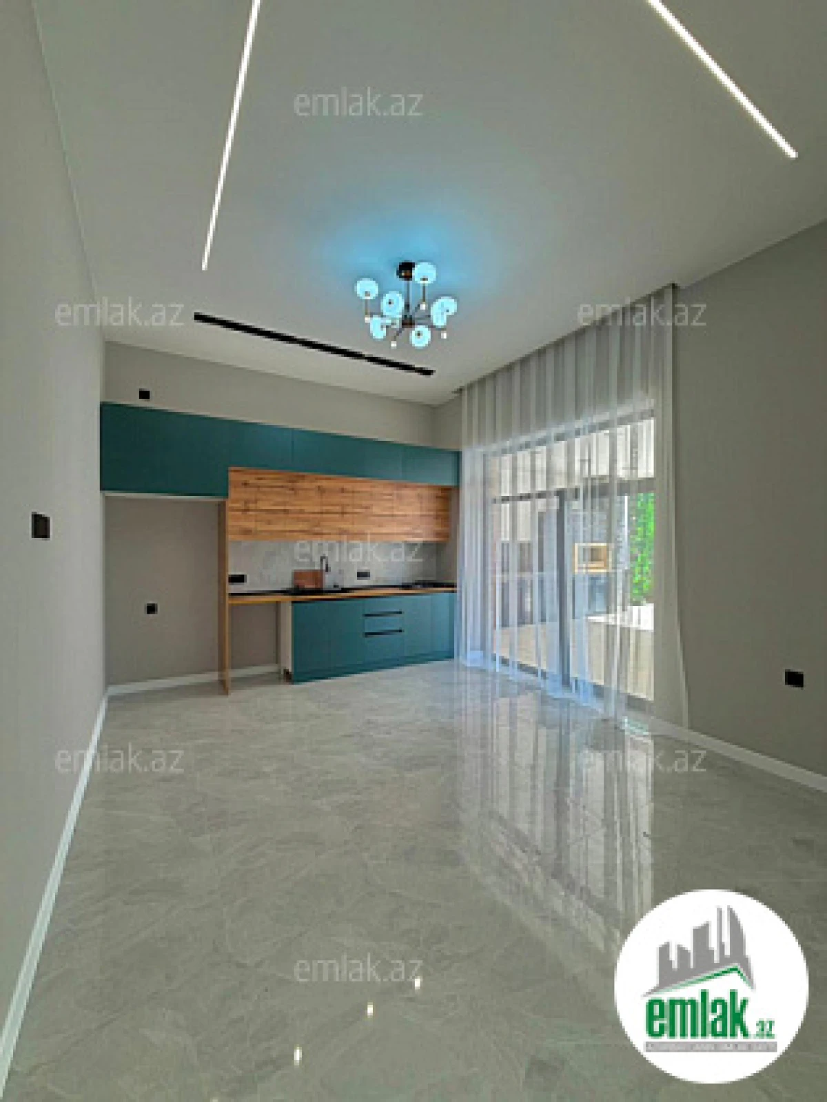 Satılır 4 otaqlı mənzil 170 m²