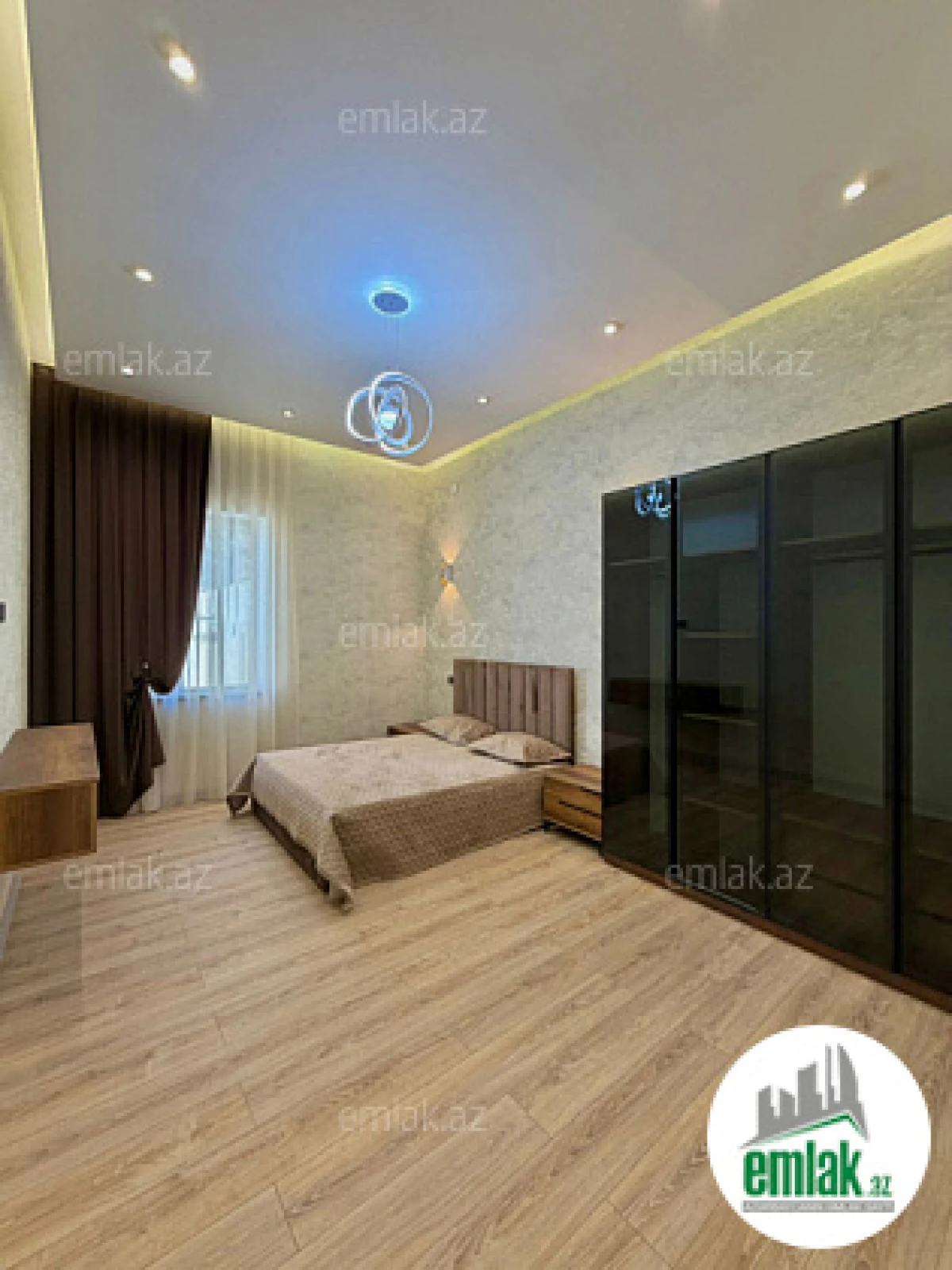 Satılır 3 otaqlı mənzil 170 m²