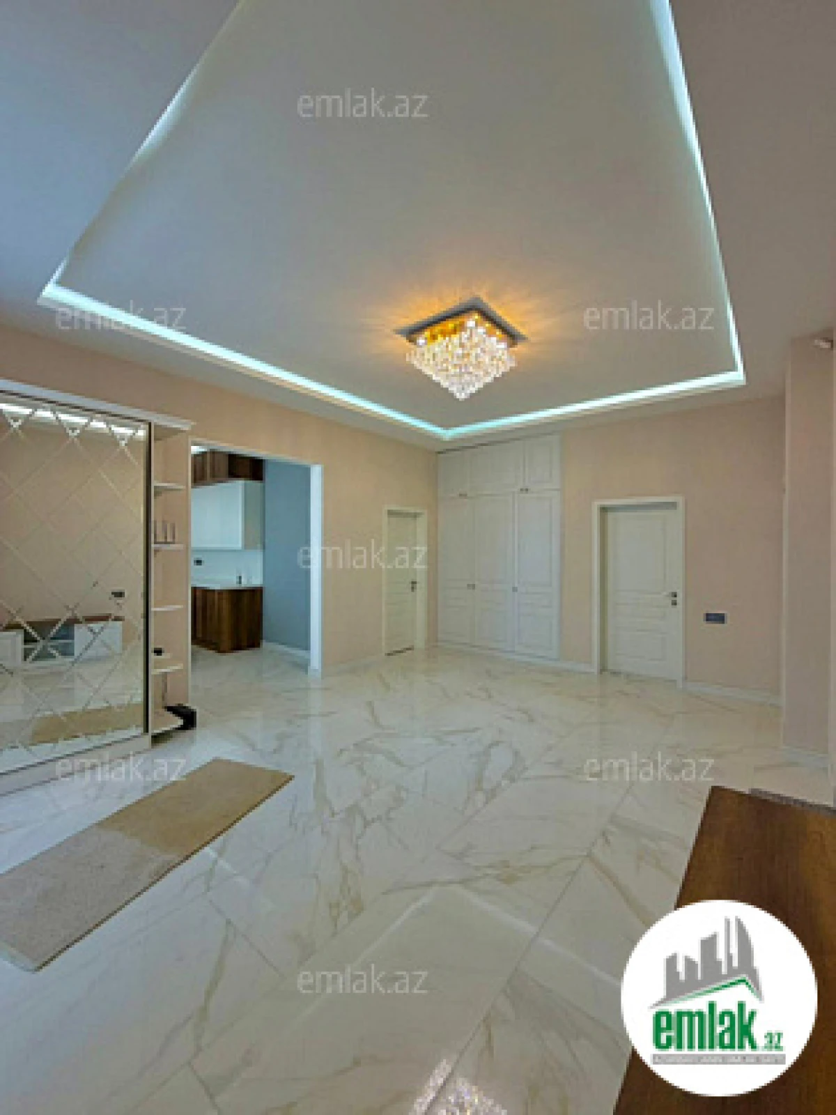 Satılır 4 otaqlı mənzil 170 m²