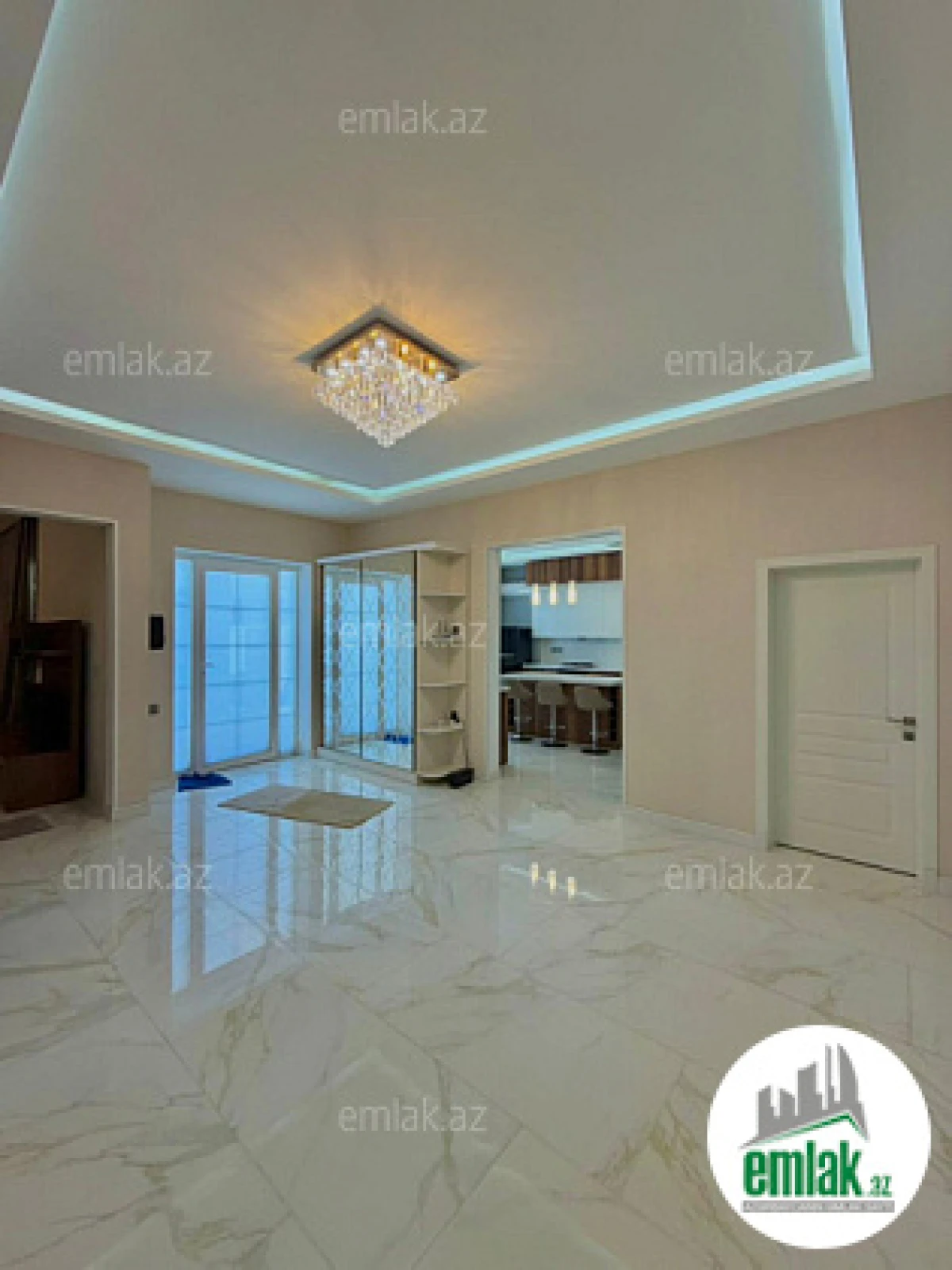 Satılır 4 otaqlı mənzil 170 m²