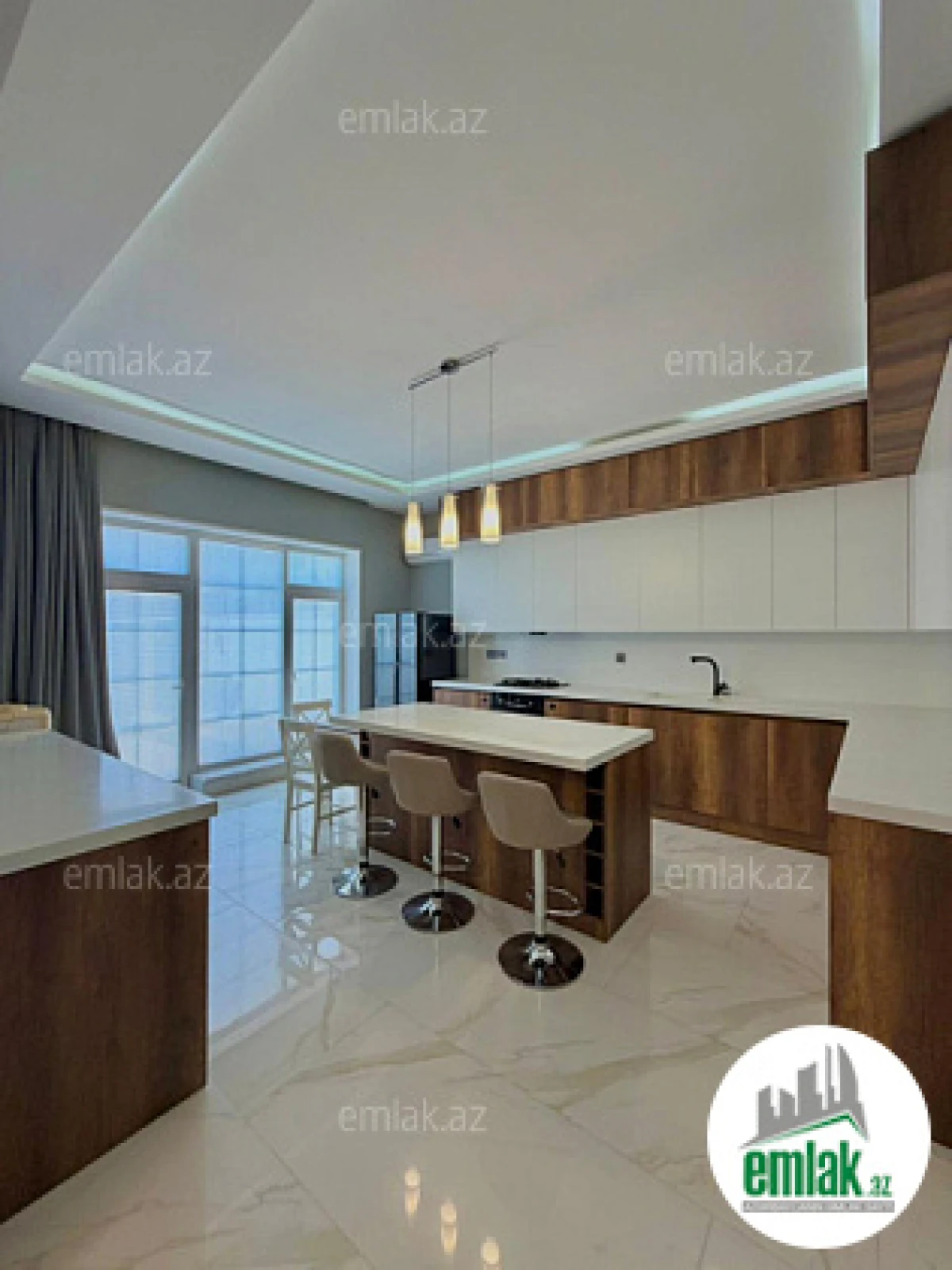 Satılır 4 otaqlı mənzil 170 m²