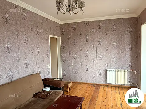 Satılır 2 otaqlı köhnə tikili 70 m²
