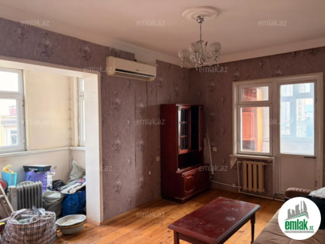 Satılır 2 otaqlı köhnə tikili 70 m²