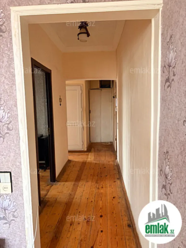 Satılır 2 otaqlı köhnə tikili 70 m²