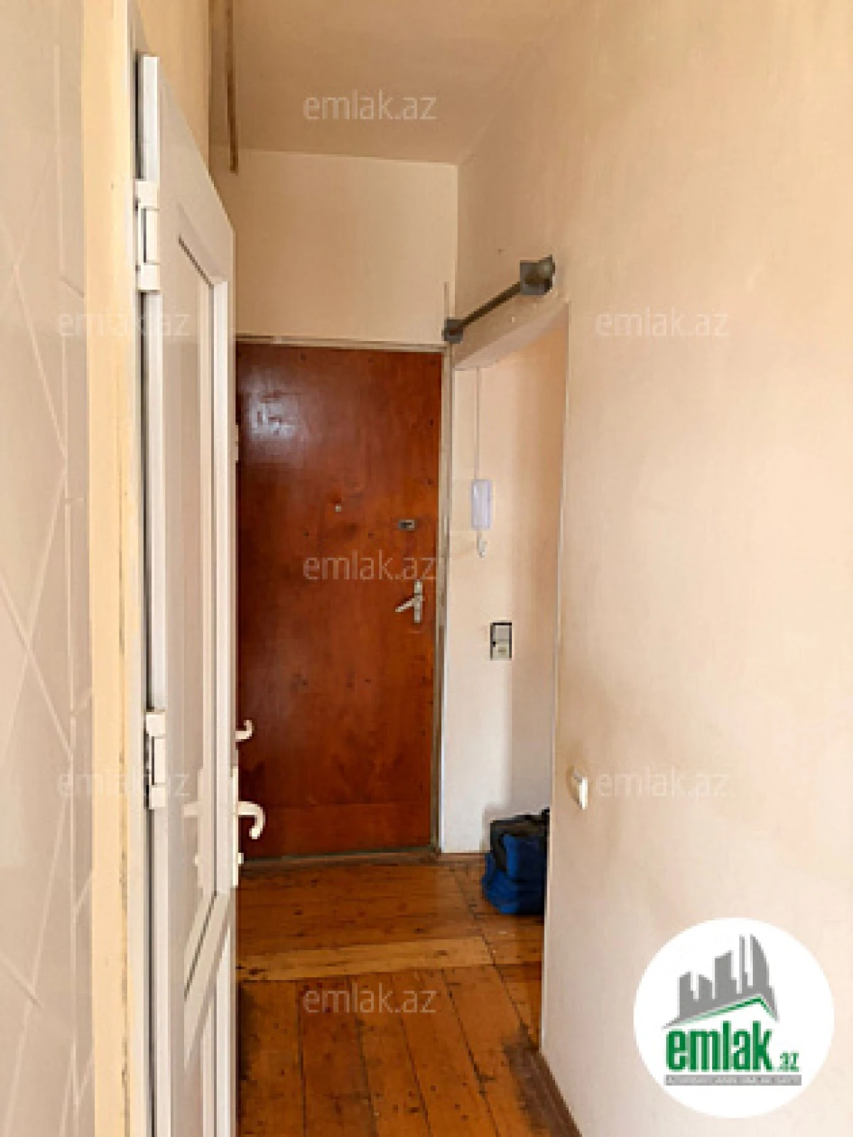 Satılır 2 otaqlı köhnə tikili 70 m²