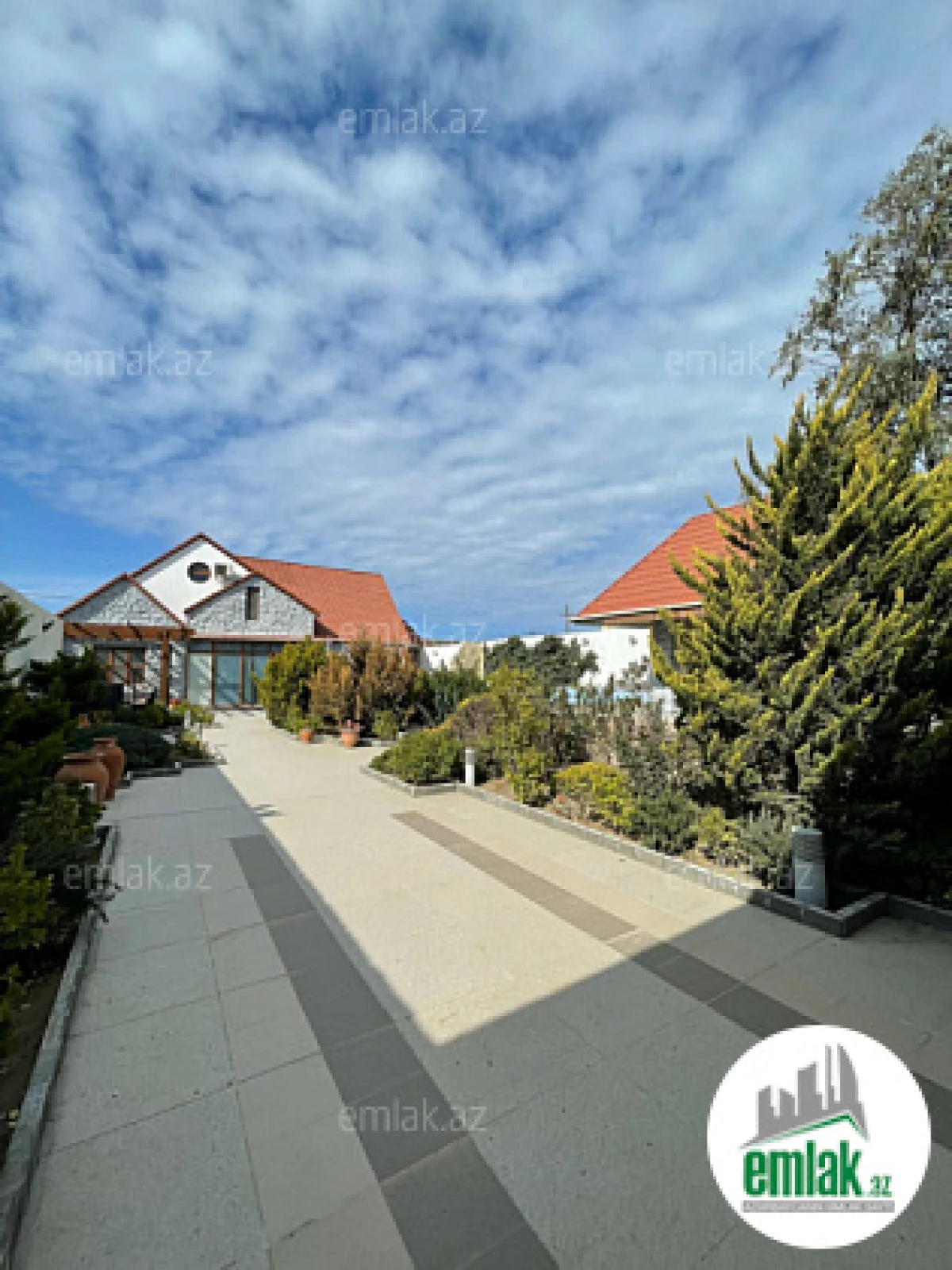 Satılır 4 otaqlı mənzil 250 m²