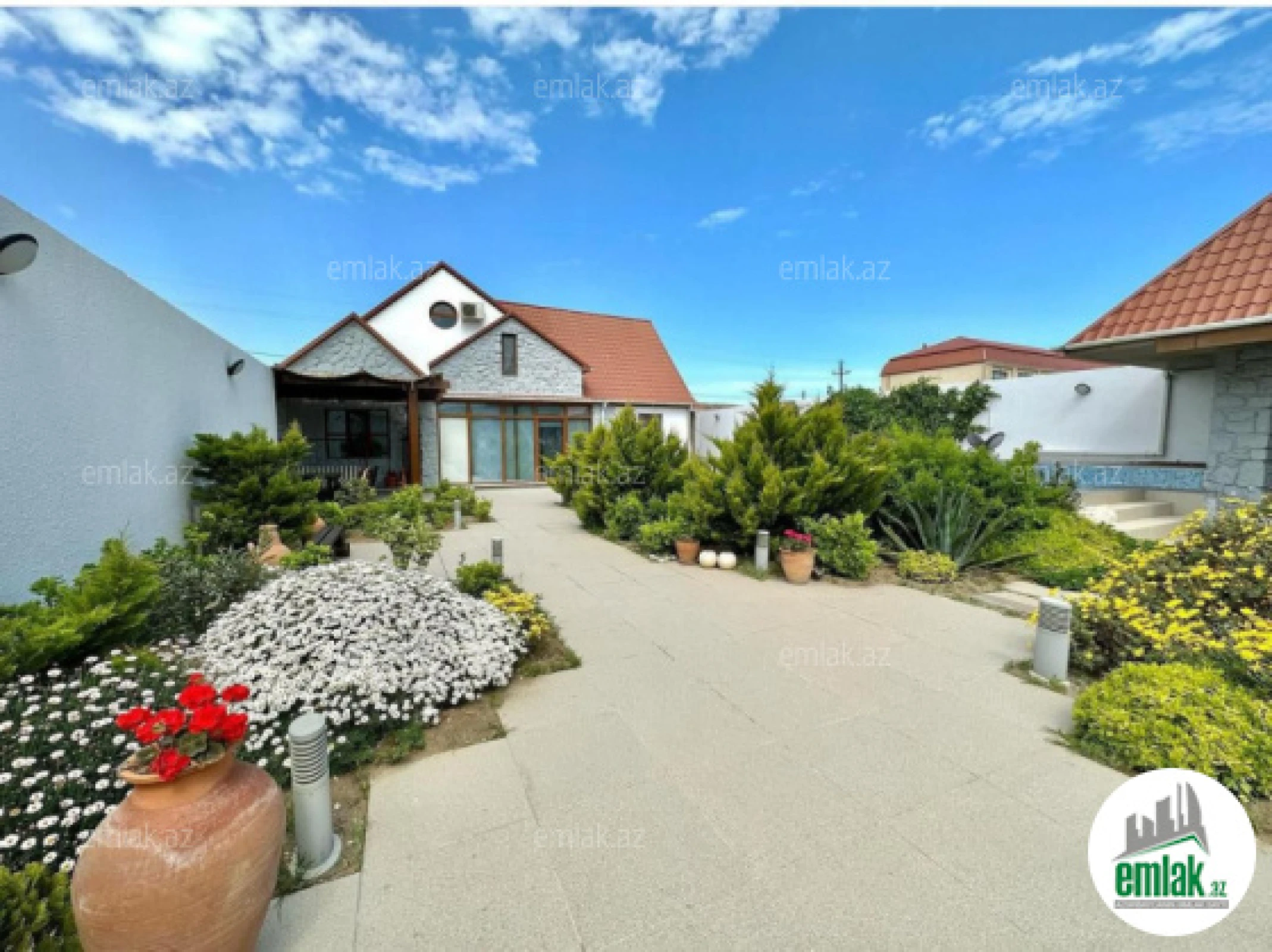 Satılır 4 otaqlı mənzil 250 m²