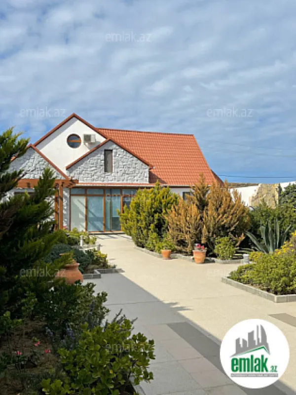 Satılır 4 otaqlı mənzil 250 m²