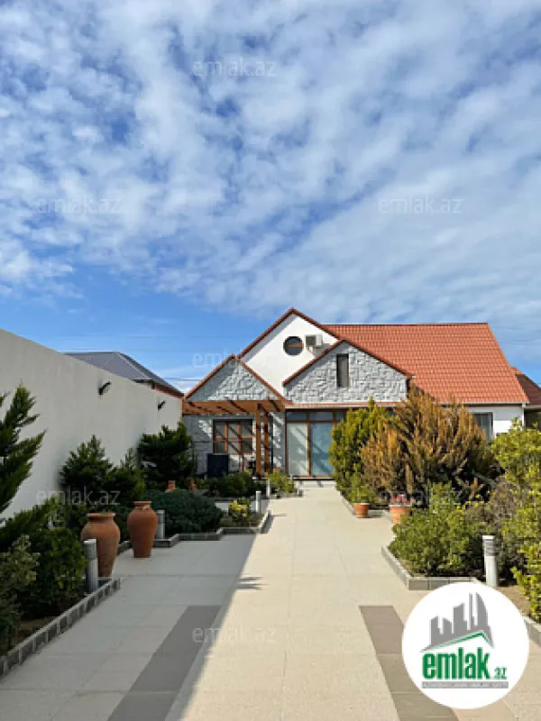 Satılır 4 otaqlı mənzil 250 m²