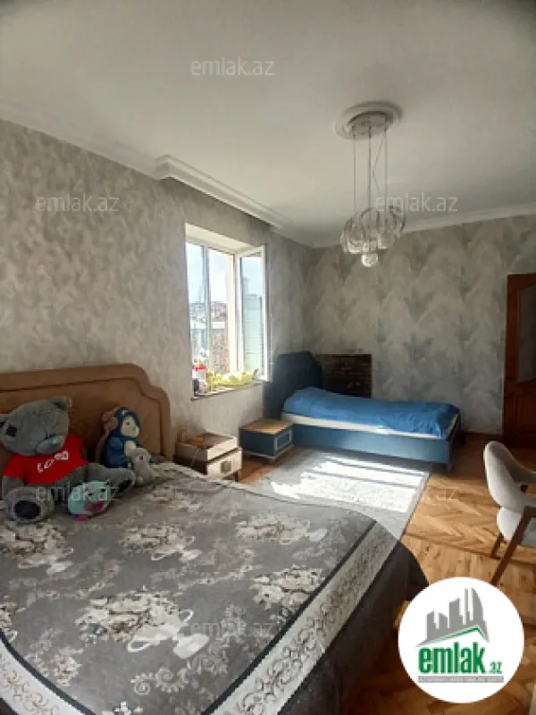 Satılır 3 otaqlı köhnə tikili 100 m²