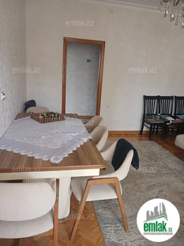 Satılır 3 otaqlı köhnə tikili 100 m²