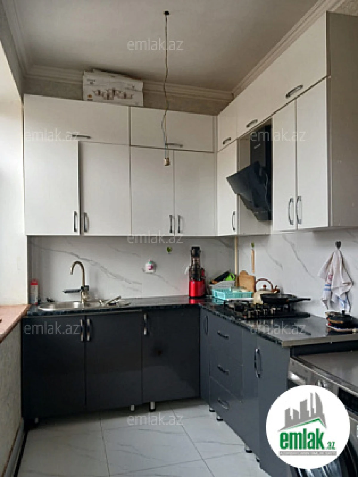 Satılır 3 otaqlı köhnə tikili 100 m²