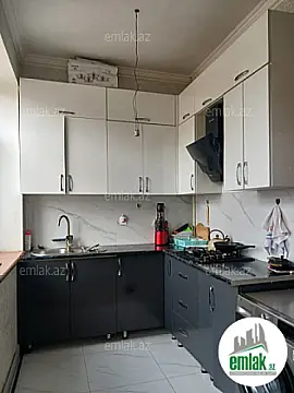 Satılır 3 otaqlı köhnə tikili 100 m²