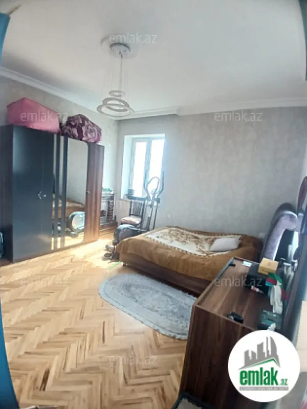 Satılır 3 otaqlı köhnə tikili 100 m²