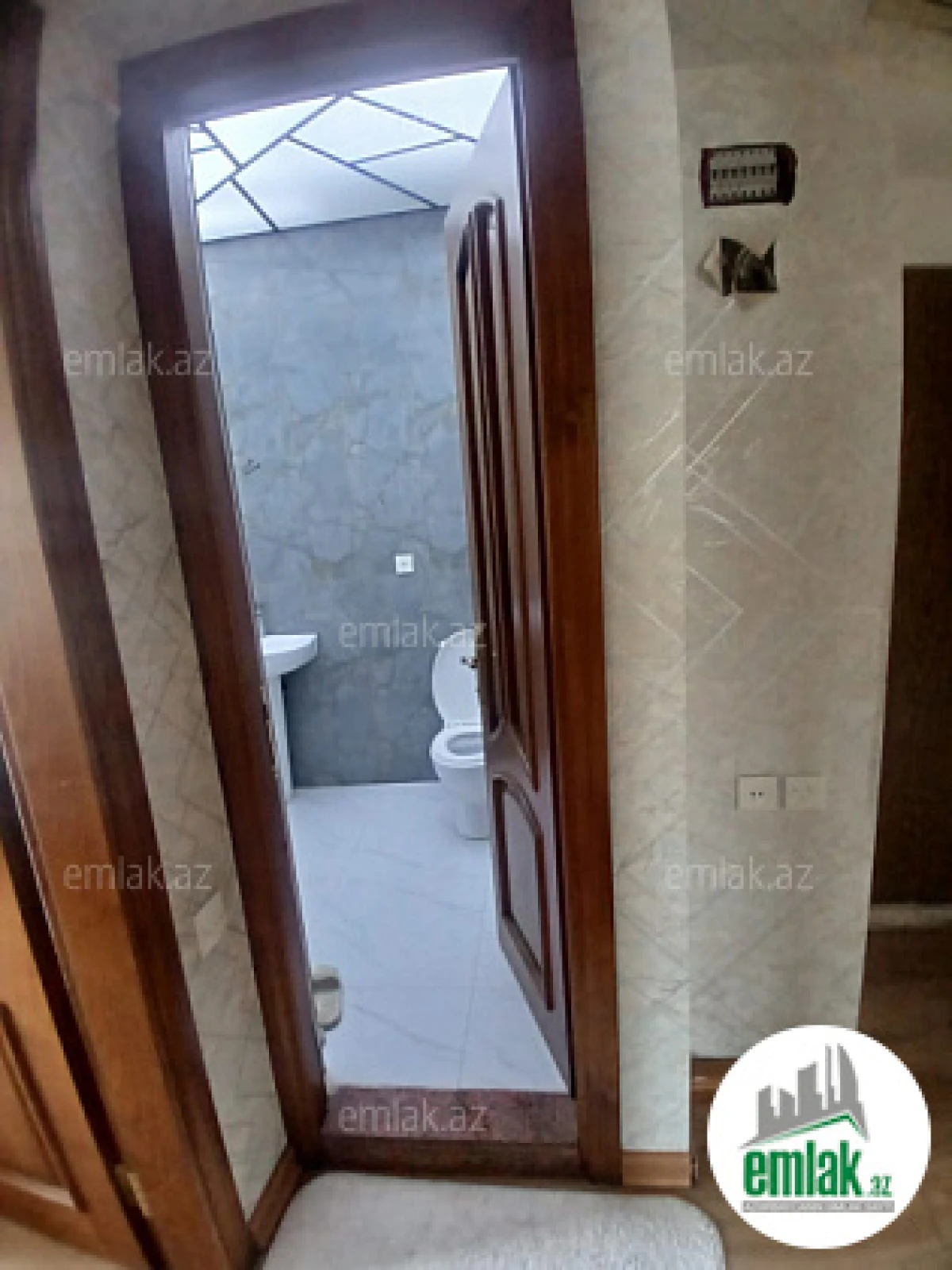 Satılır 3 otaqlı köhnə tikili 100 m²