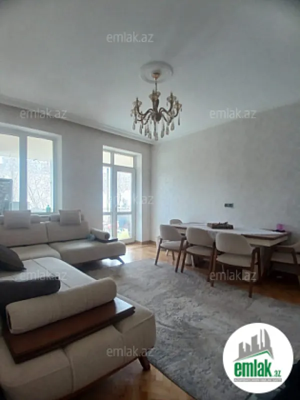 Satılır 3 otaqlı köhnə tikili 100 m²