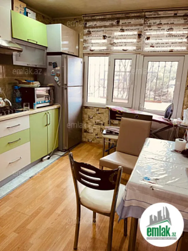 Satılır 2 otaqlı köhnə tikili 65 m²