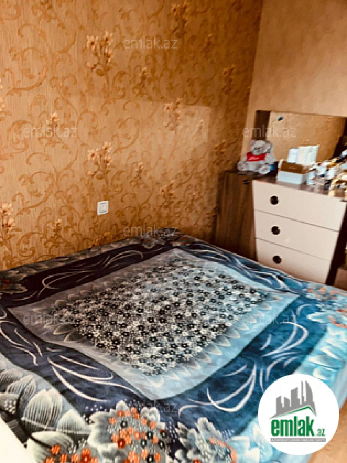 Satılır 2 otaqlı köhnə tikili 65 m²