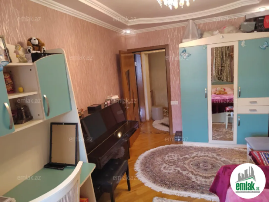 Satılır 4 otaqlı köhnə tikili 100 m²