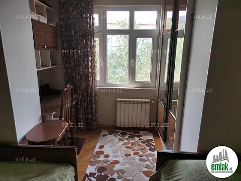 Satılır 4 otaqlı köhnə tikili 100 m²