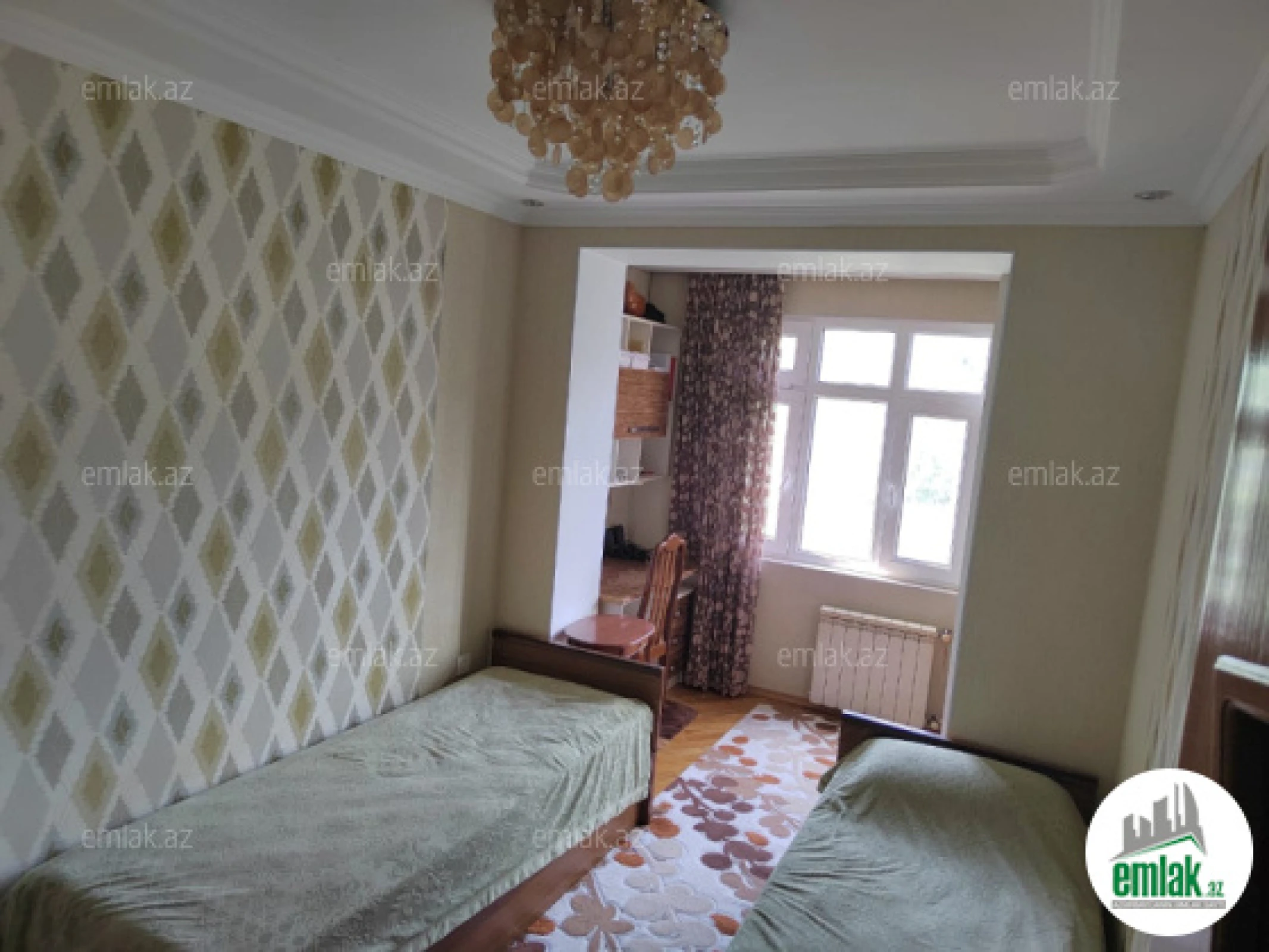 Satılır 4 otaqlı köhnə tikili 100 m²