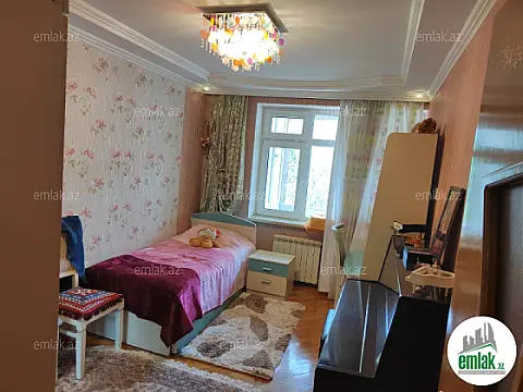 Satılır 4 otaqlı köhnə tikili 100 m²