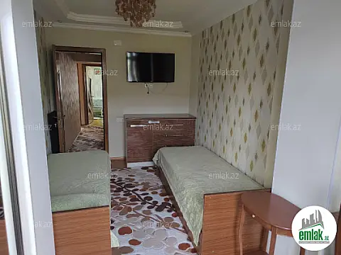 Satılır 4 otaqlı köhnə tikili 100 m²