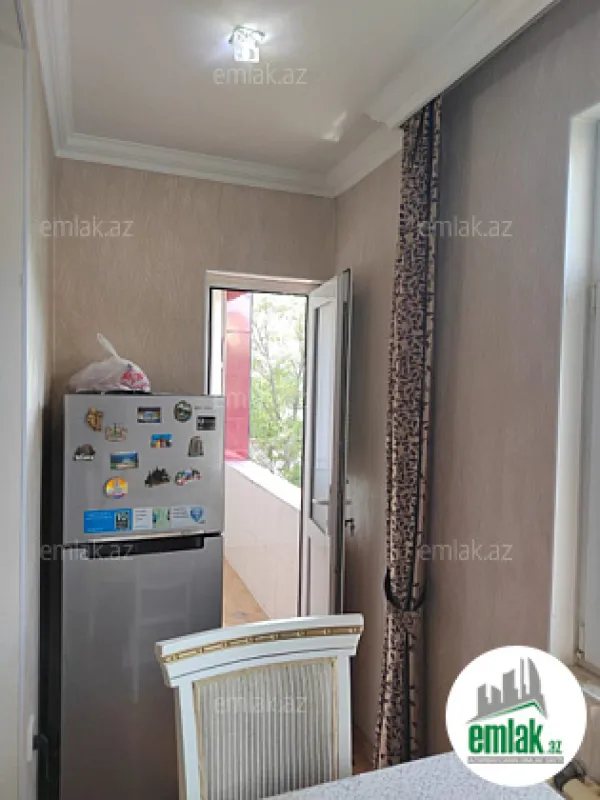 Satılır 4 otaqlı köhnə tikili 100 m²