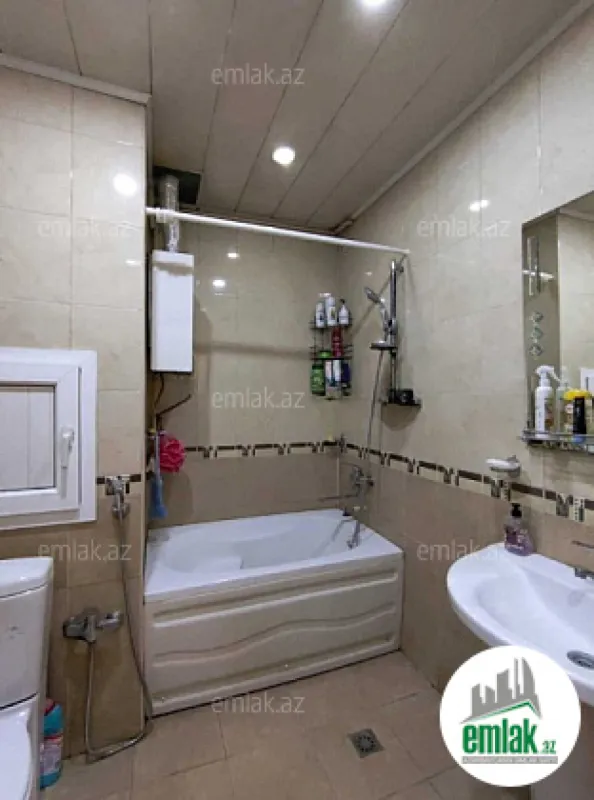 Satılır 4 otaqlı köhnə tikili 110 m²