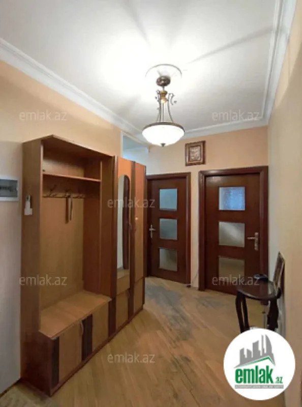 Satılır 4 otaqlı köhnə tikili 110 m²