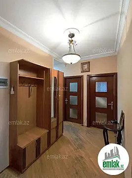 Satılır 4 otaqlı köhnə tikili 110 m²