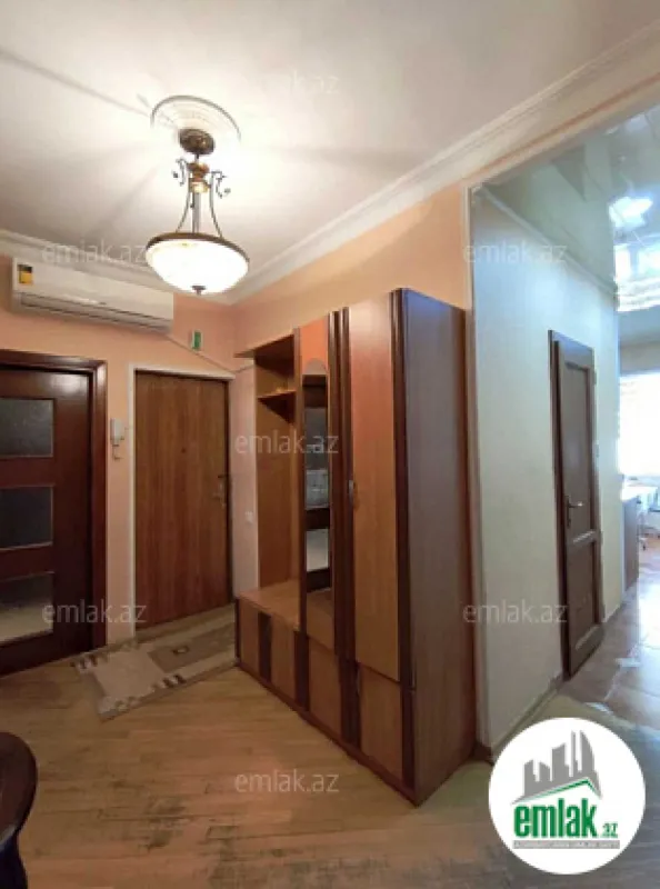 Satılır 4 otaqlı köhnə tikili 110 m²