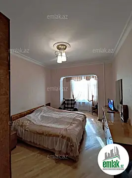 Satılır 4 otaqlı köhnə tikili 110 m²