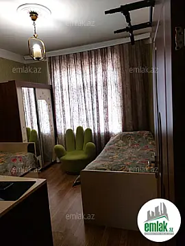 Satılır 4 otaqlı köhnə tikili 120 m²