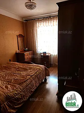 Satılır 4 otaqlı köhnə tikili 120 m²