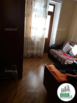 Satılır 4 otaqlı köhnə tikili 120 m²