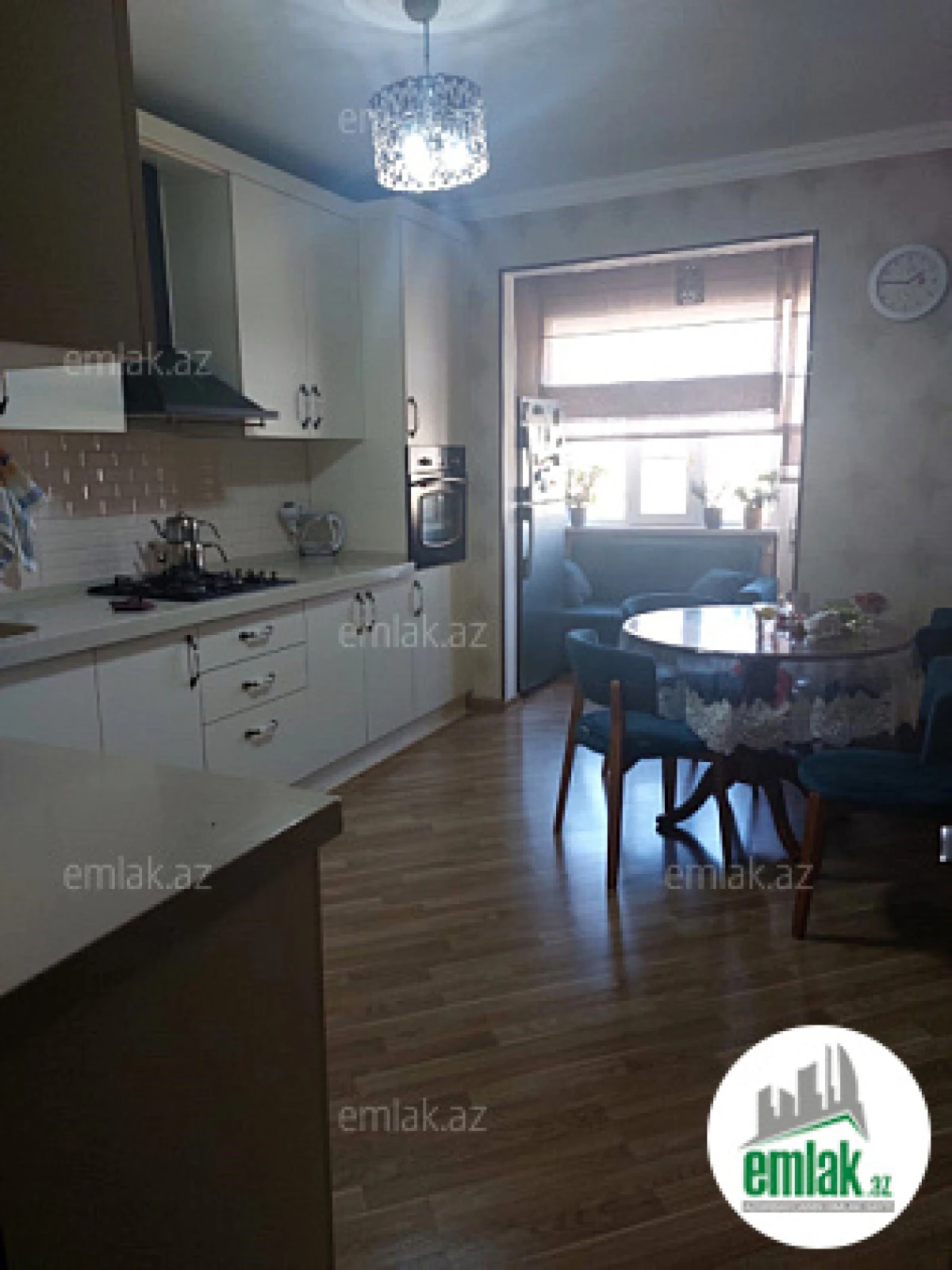 Satılır 4 otaqlı köhnə tikili 120 m²