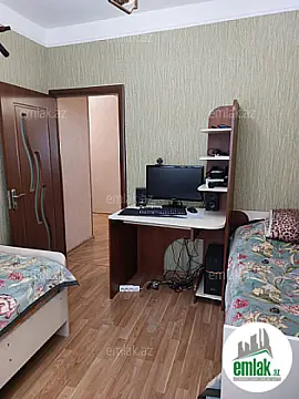 Satılır 4 otaqlı köhnə tikili 120 m²