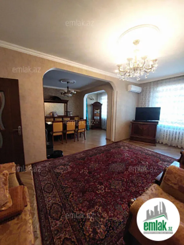 Satılır 4 otaqlı köhnə tikili 120 m²
