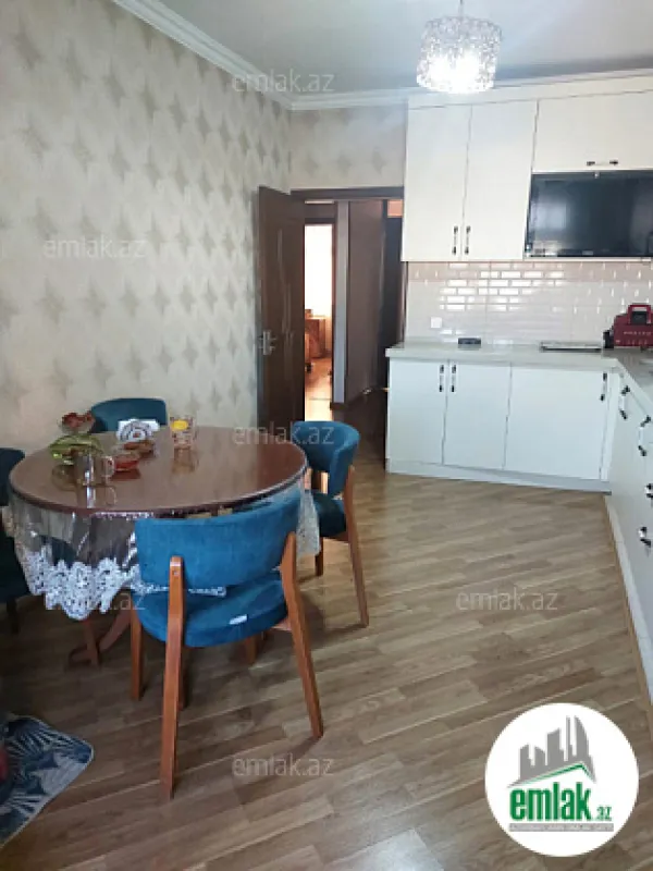 Satılır 4 otaqlı köhnə tikili 120 m²