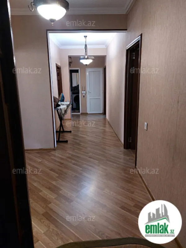 Satılır 4 otaqlı köhnə tikili 120 m²