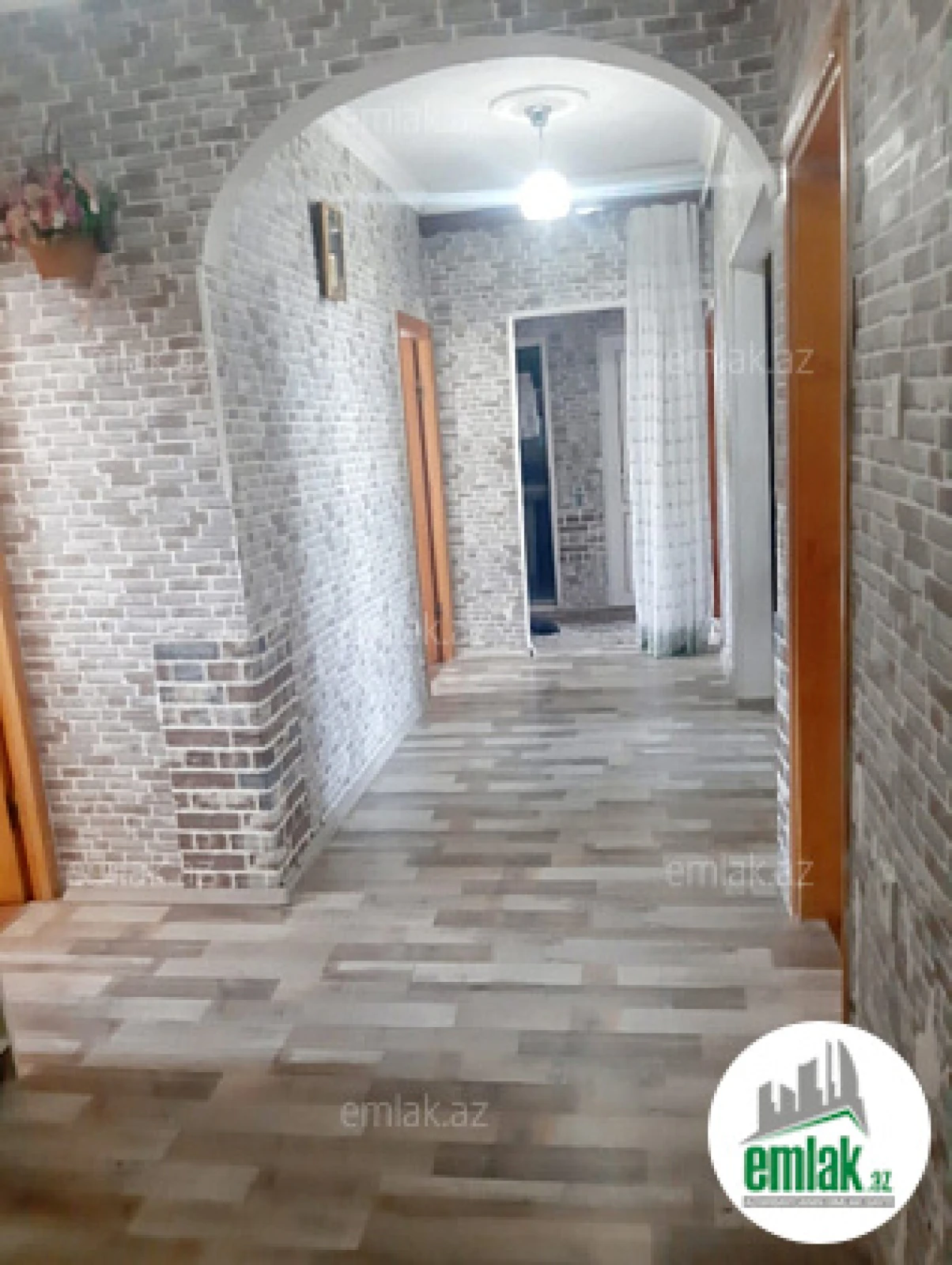 Satılır 5 otaqlı köhnə tikili 120 m²