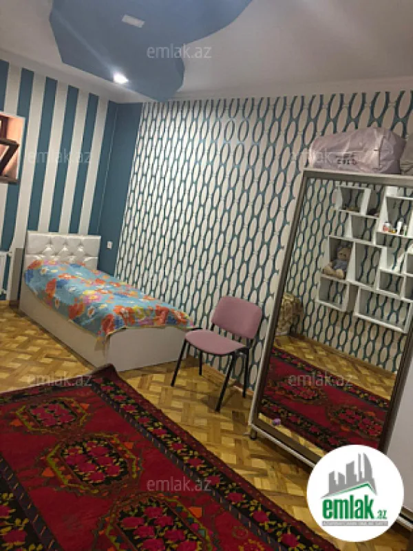 Satılır 5 otaqlı köhnə tikili 65 m²