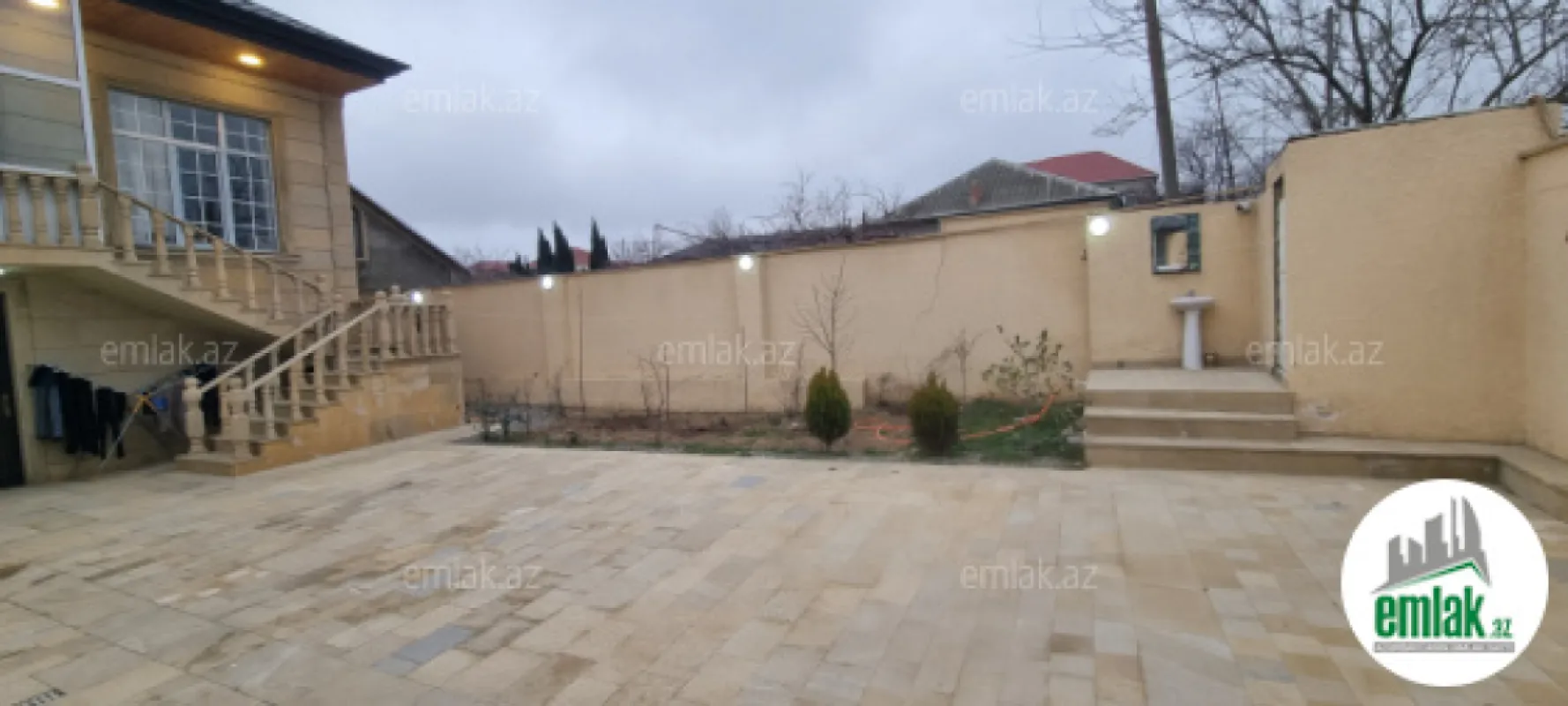 Satılır 8 otaqlı həyət evi 183.5 m²