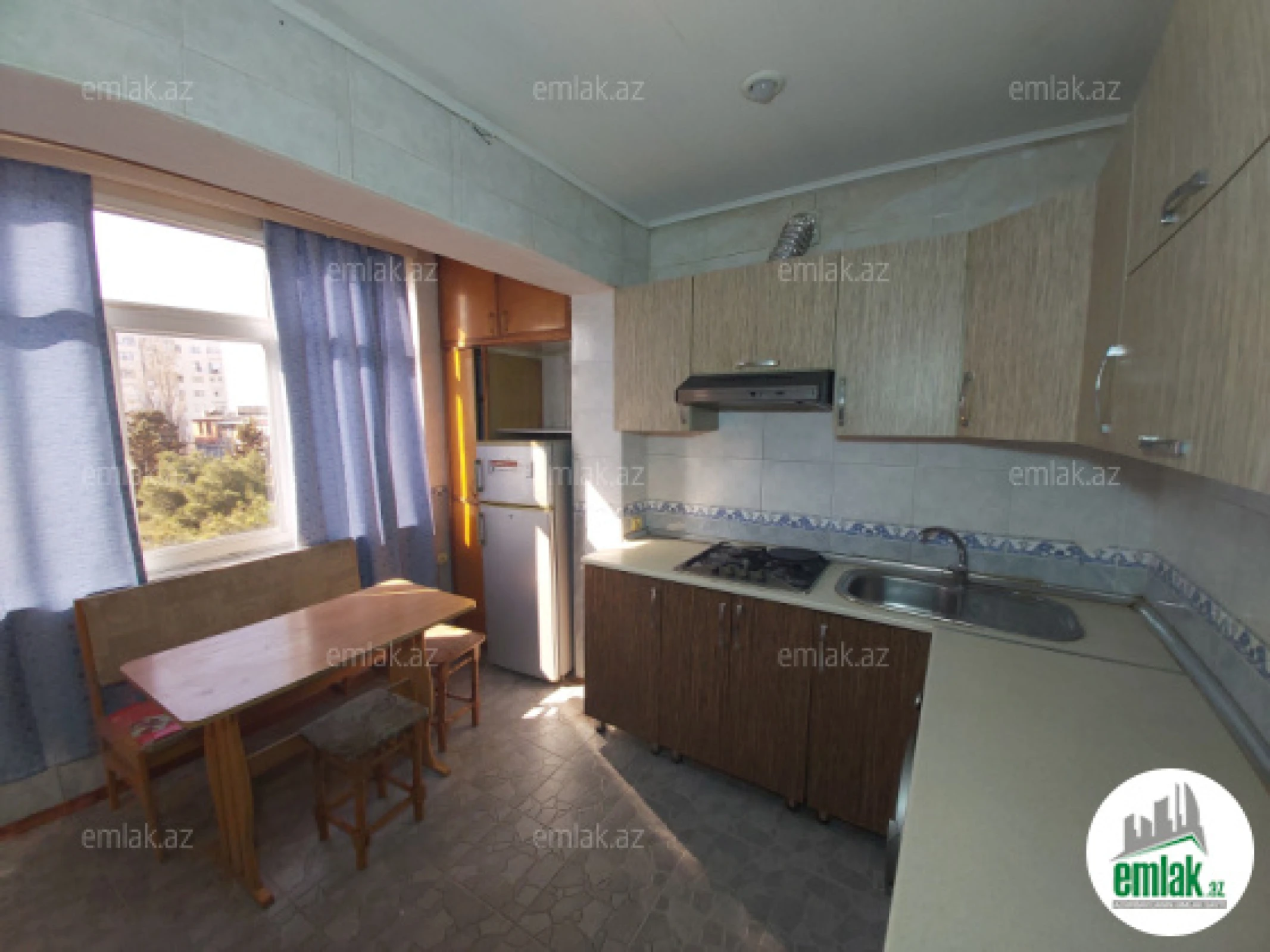 Satılır 3 otaqlı köhnə tikili 75 m²