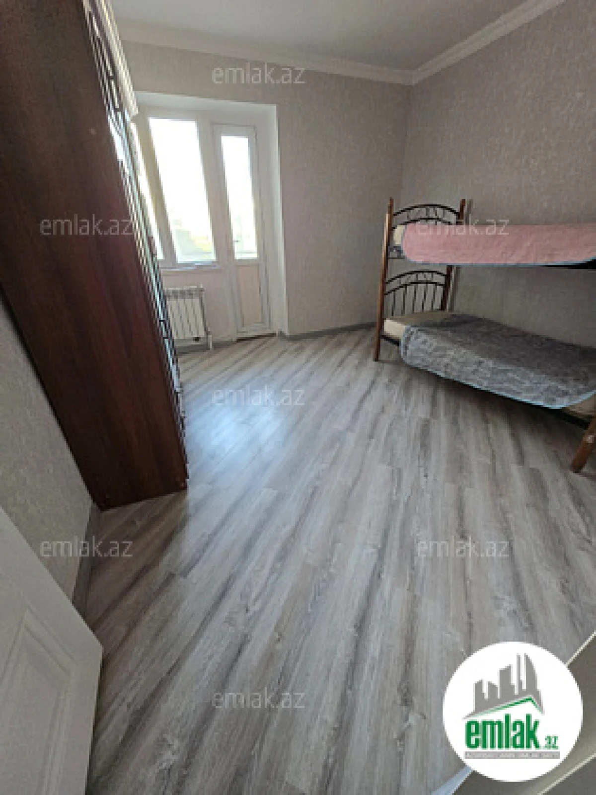 Satılır 3 otaqlı köhnə tikili 90 m²