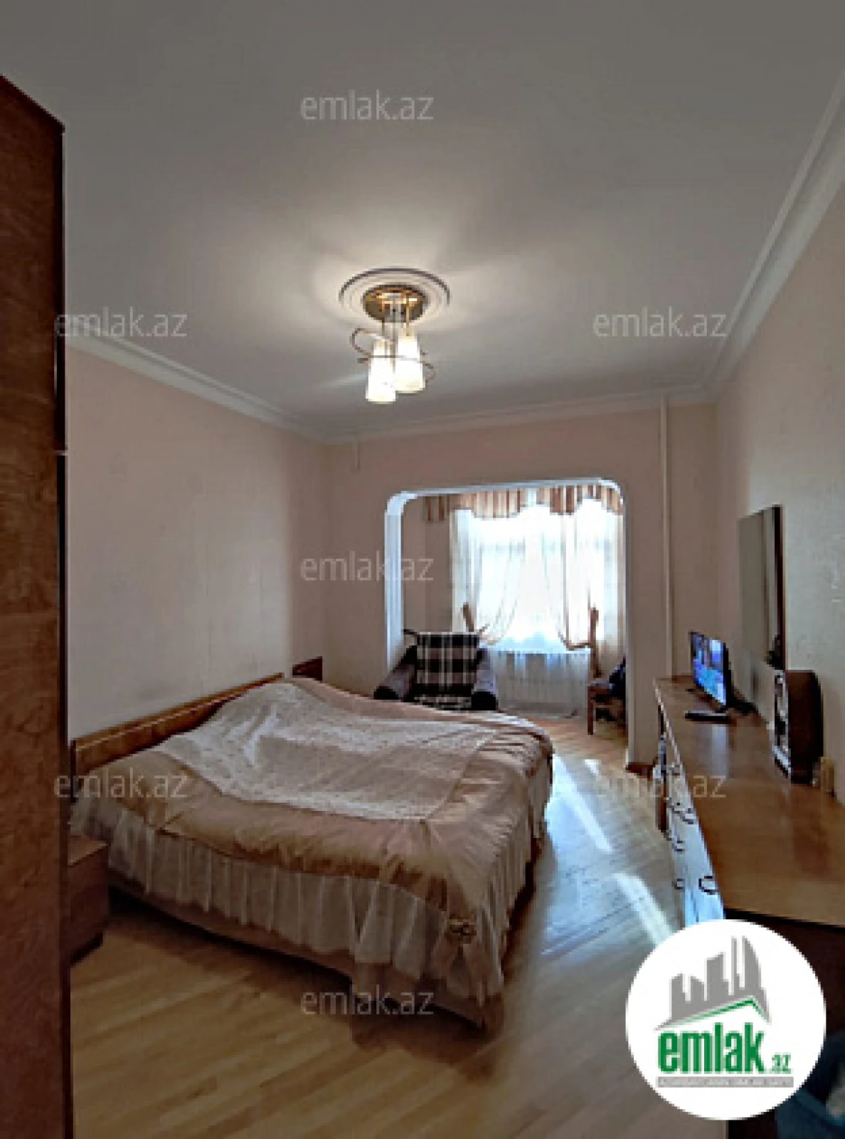 Satılır 4 otaqlı köhnə tikili 110 m²